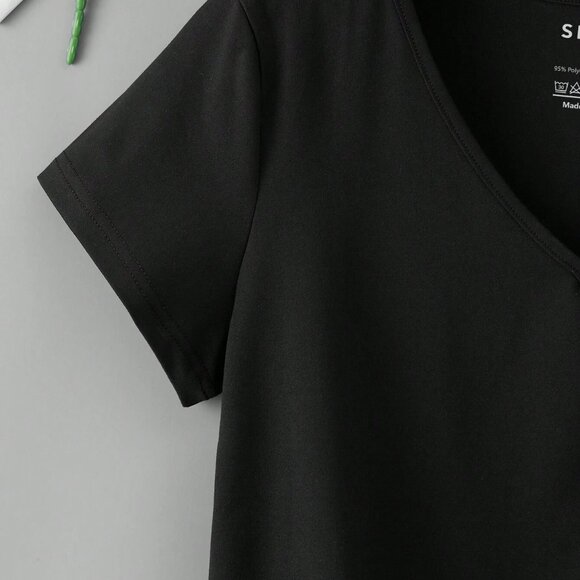 Simple and Stylish V - neck Short - sleeve T - shirt: Exuding Elegant Charm - Picture 3 of 4